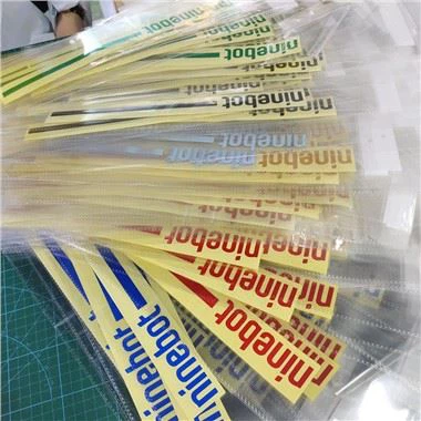 屋外ダイカットステッカー